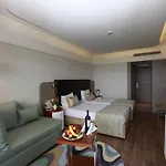 Grand 4* Side