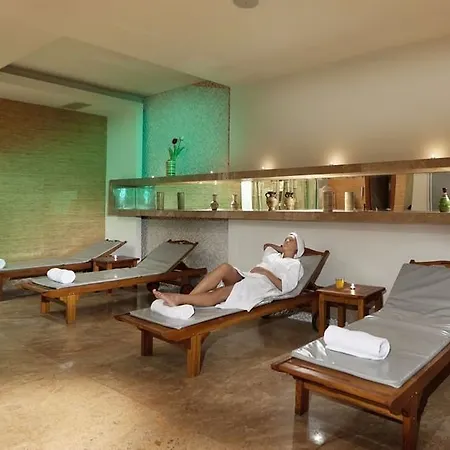 Hotell Grand 4*